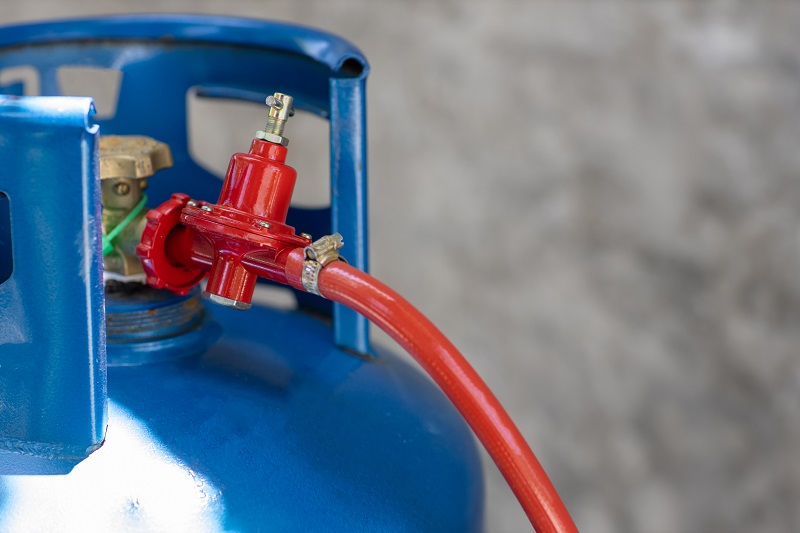 Jak sprawdzić, czy butla gazowa jest właściwie podłączona?
